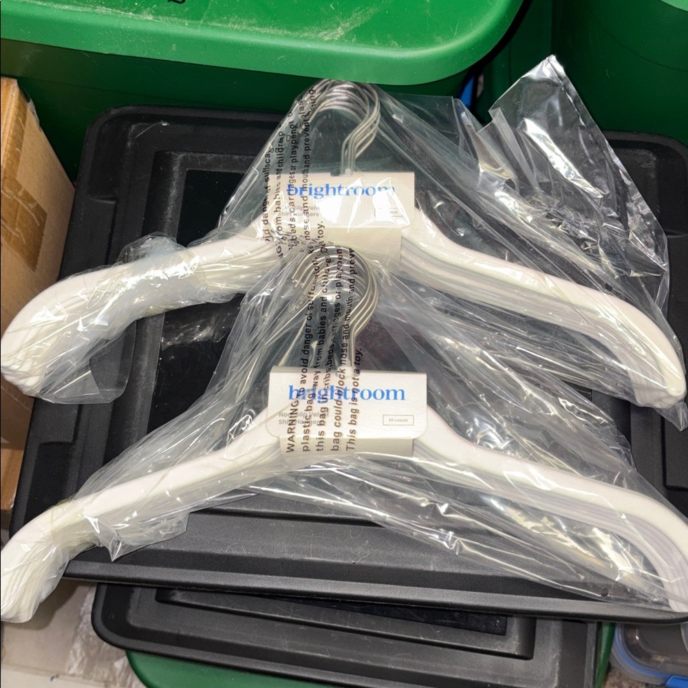2 packs White Non-Slip Hangers 10 count